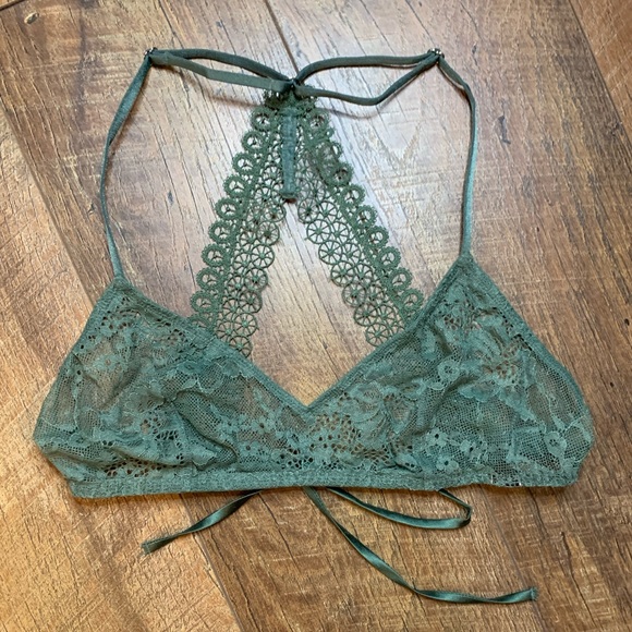 NWOT VS unlined lace bralette & matching panty - Picture 3 of 16